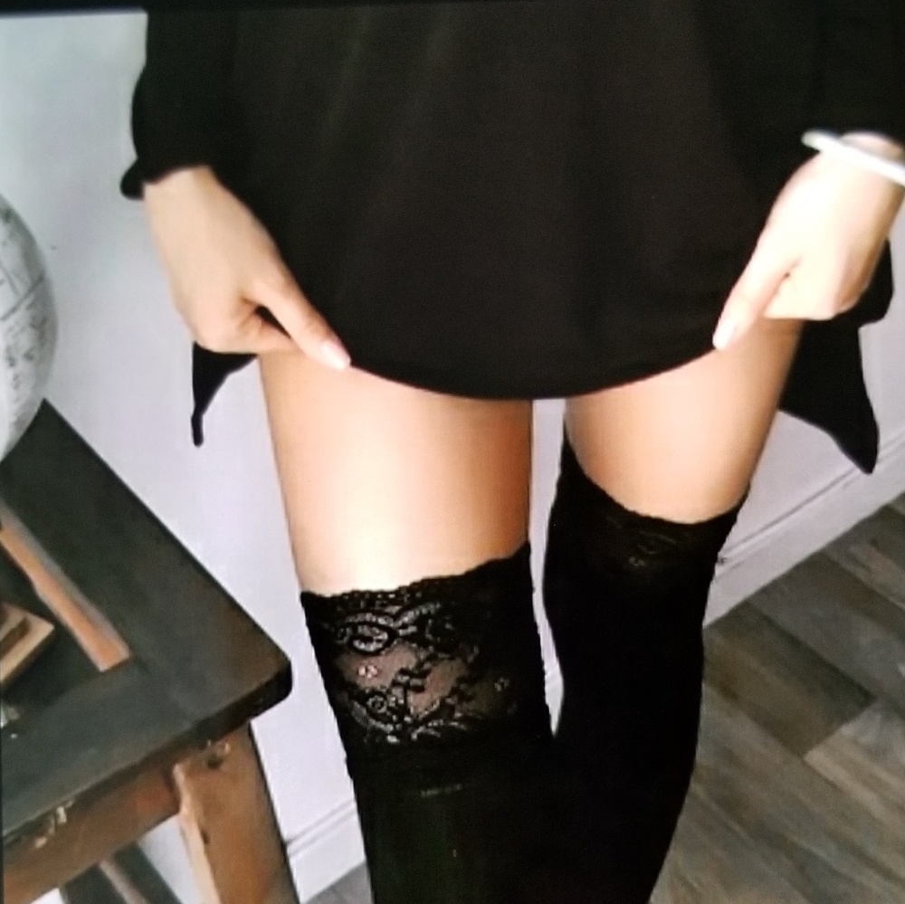 🔥LAST!🔥DAISY LACE THIGH HIGH TOPPERS!! LMT QTY!